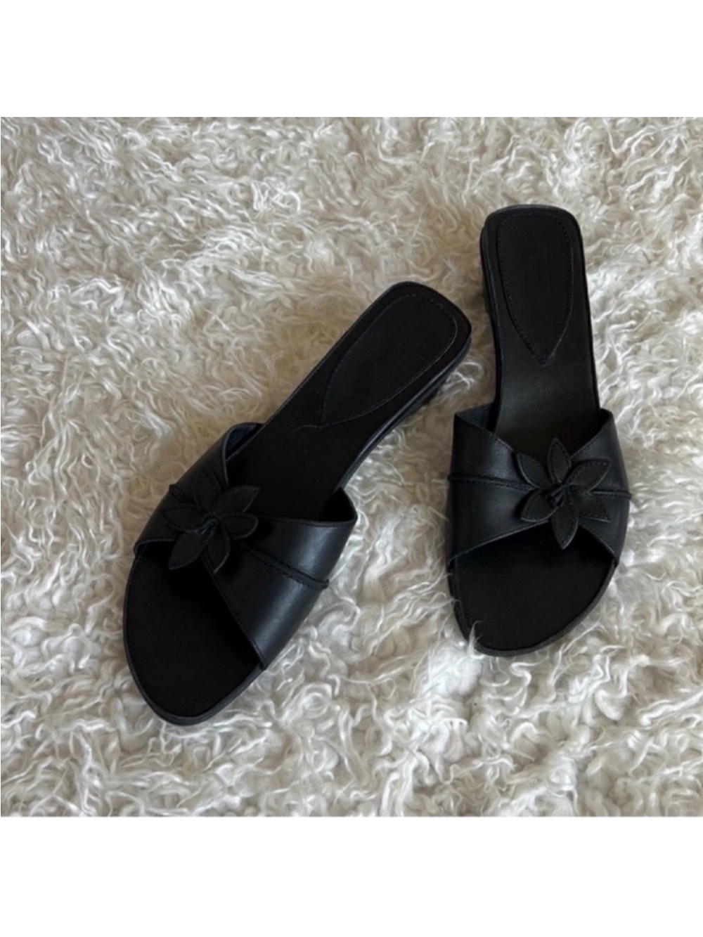 Dockers Black Leather Heeled Slides/Sandals Sz 11 Flower Detail